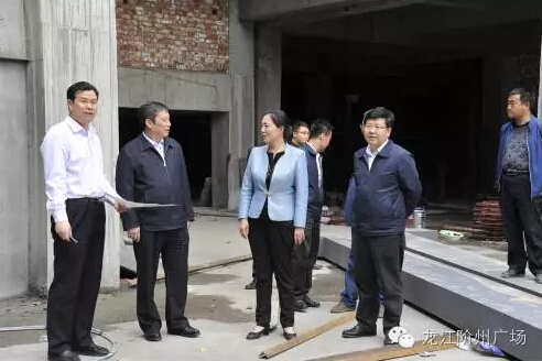 市長(zhǎng)陳青，副市長(zhǎng)王月成陪同省電力投資集團(tuán)公司總經(jīng)理李輝一行深入階州廣場(chǎng)視察
