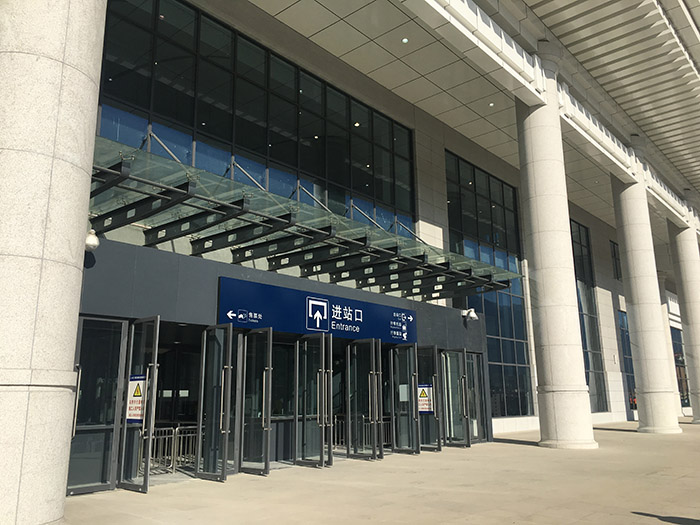 全國(guó)、省市政協(xié)委員體驗(yàn)蘭渝鐵路、視察階州廣場(chǎng)