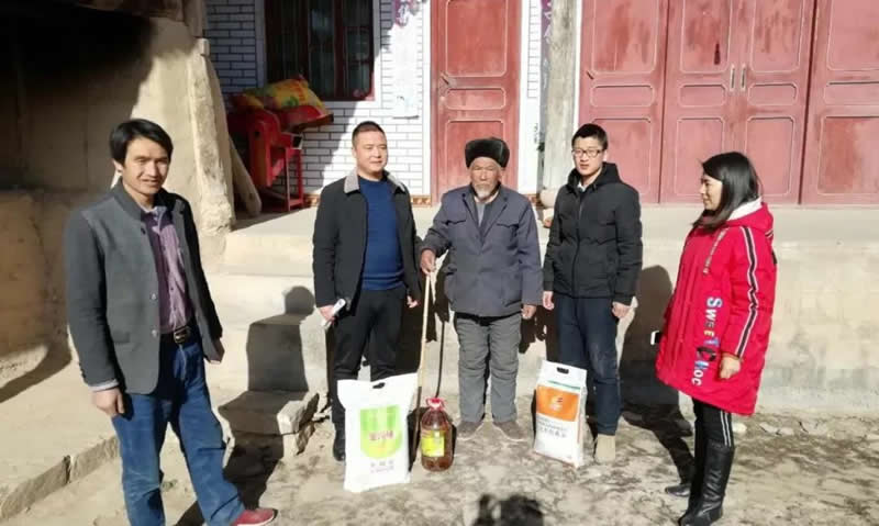 堅持精準幫扶，合力脫貧攻堅——市龍江城鄉(xiāng)發(fā)展集團、隴南太平洋財險公司聯(lián)合開展幫扶文縣橋頭鎮(zhèn)安子坡村2019年春節(jié)慰問活動