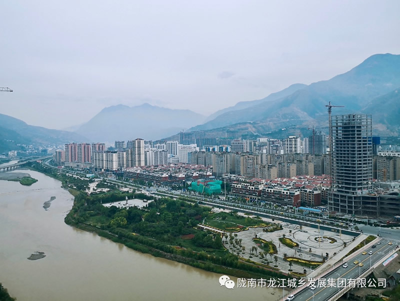 匠心傾注、喜封金頂——龍江?雙子座商住小區(qū)主體順利封頂