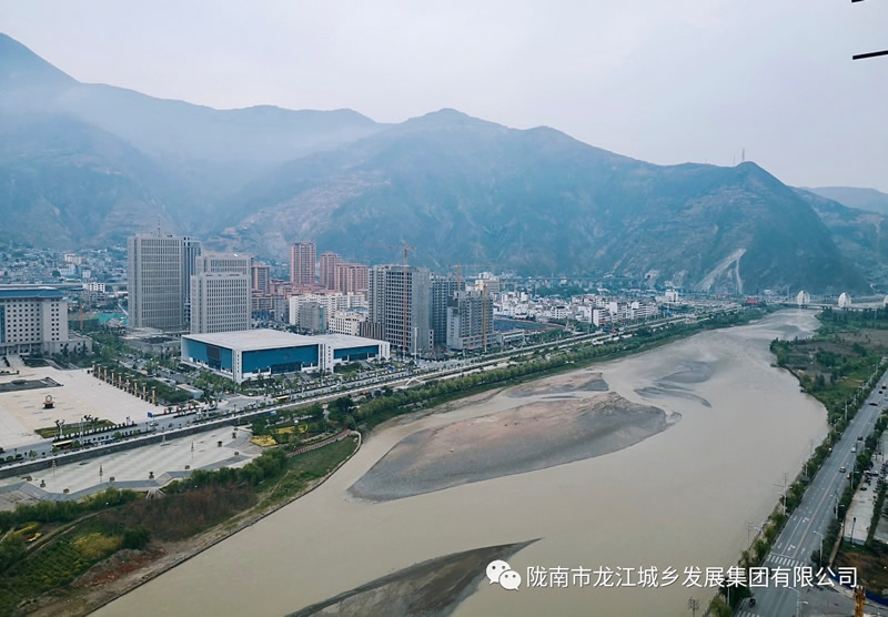 匠心傾注、喜封金頂——龍江?雙子座商住小區(qū)主體順利封頂