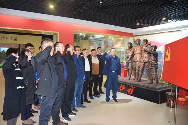 市龍江集團開展“不忘初心、牢記使命”主題黨日活動