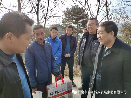 市龍江集團在文縣橋頭鎮(zhèn)安子坡村開展“解難題、辦實事、送溫暖”活動