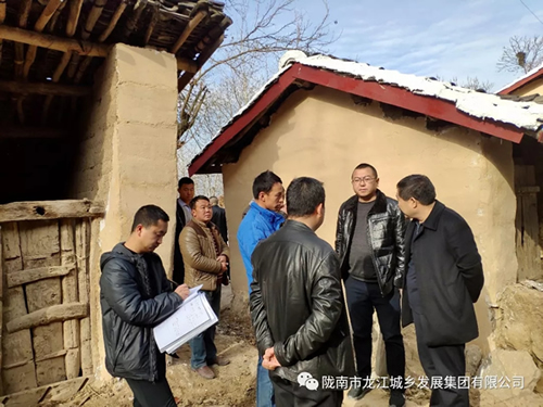 市龍江集團在文縣橋頭鎮(zhèn)安子坡村開展“解難題、辦實事、送溫暖”活動